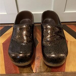 Dansko Clogs, Brown, Burgundy Embossed Arabesque Pattern, EU Size 41, US 9.5-10